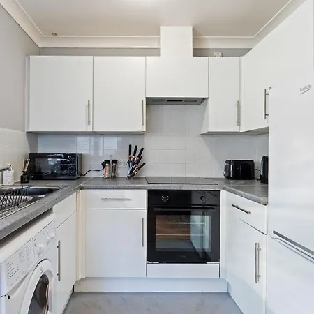 Julie's 2 Bed Wilson St * Бристоль