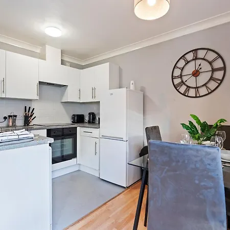 Апартаменты Julie's 2 Bed Wilson St