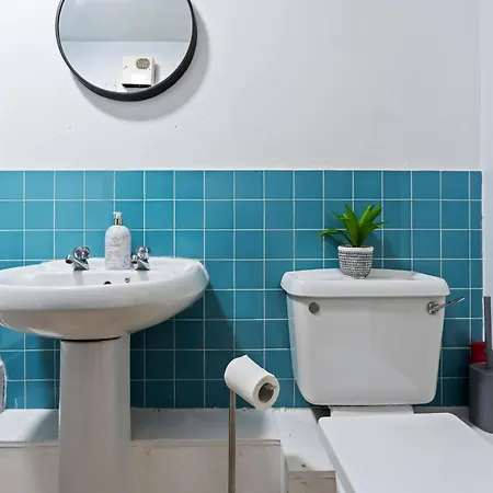 Апартаменты Julie's 2 Bed Wilson St *