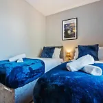 Julie's 2 Bed Wilson St بريستول