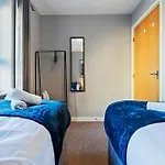 Julie's 2 Bed Wilson St *