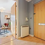 Julie's 2 Bed Wilson St شقة *