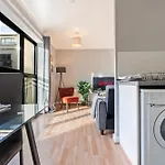 Julie's 2 Bed Wilson St بريستول