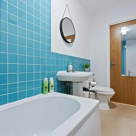 2Br Contractor Stay - Wifi Sleeps 5