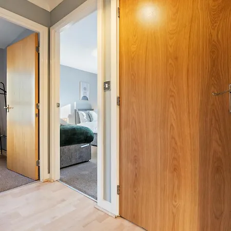 2Br Contractor Stay - Wifi Sleeps 5 ブリストル