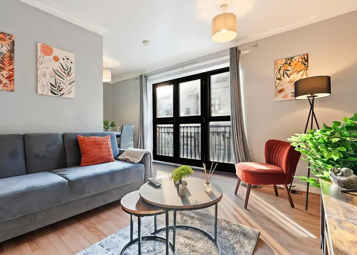 Julie's 2 Bed Wilson St *