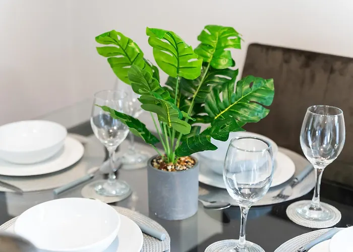 Julie's 2 Bed Wilson St Bristol