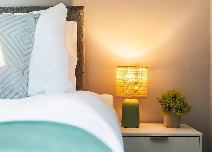 Julie's 2 Bed Wilson St *