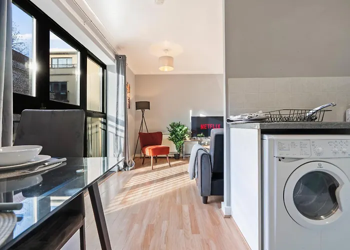 Julie's 2 Bed Wilson St Bristol