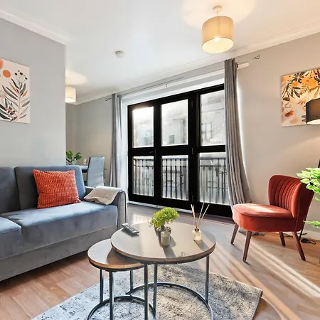 Julie's 2 Bed Wilson St *