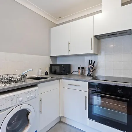2br Contractor - Wifi Sleeps 5 Apartment Bristol