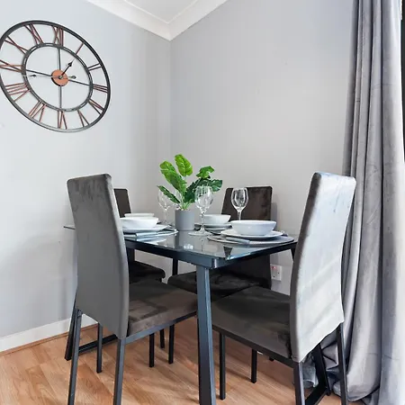 2br Contractor - Wifi Sleeps 5 Bristol