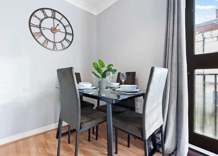 Julie's 2 Bed Wilson St Μπρίστολ